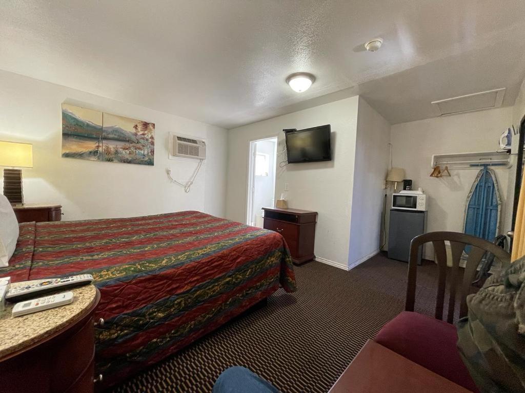 Motel Desert 2*
